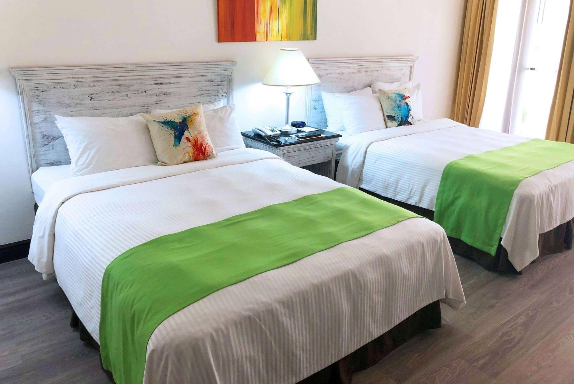 Wyndham San Jose Herradura Экстерьер фото A bed runner