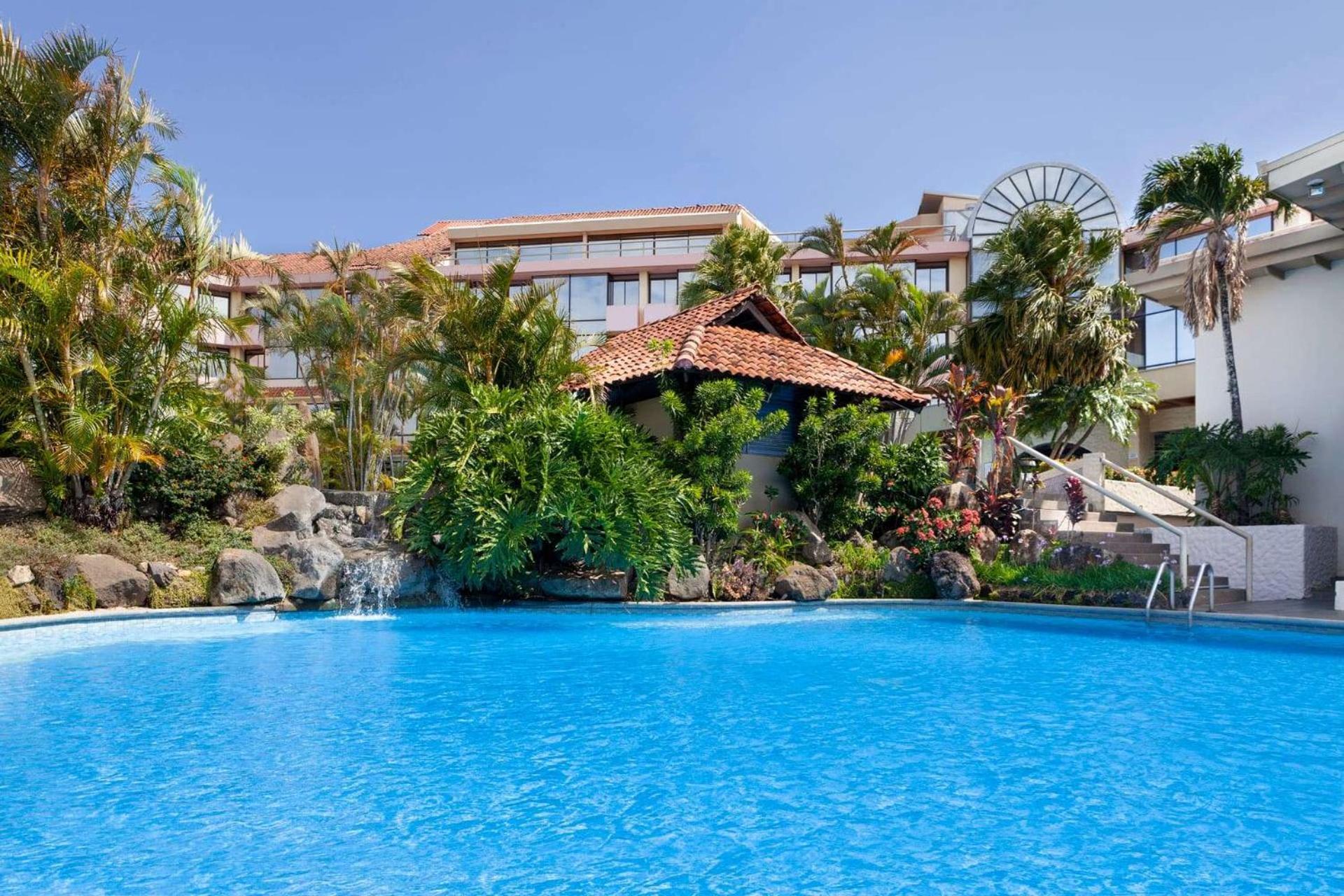 Wyndham San Jose Herradura Экстерьер фото The swimming pool at the Sheraton Kauai Resort